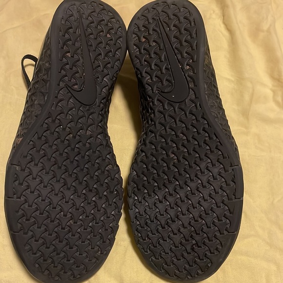 nike metcon. Worn handful of times no wear.. Like new - Picture 3 of 3